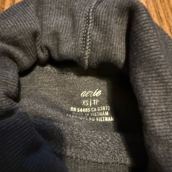 Cropped turtleneck - Picture 2 of 2